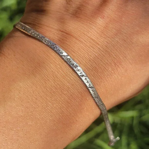 Lovely vintage 925 sterling silver ITALY etched lines herringbone 3 mm bracelet - Picture 7 of 16